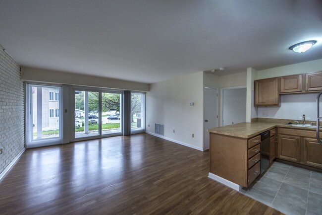 Building Photo - 105 Westgate Dr