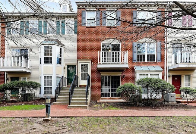 Building Photo - 19 Cottonwood St