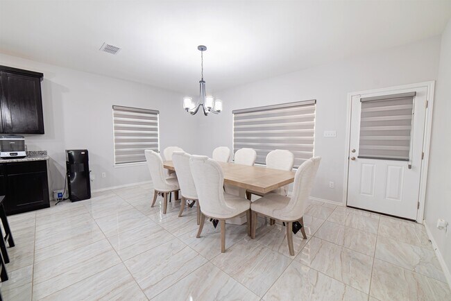 Building Photo - 5405 Jersey Dr