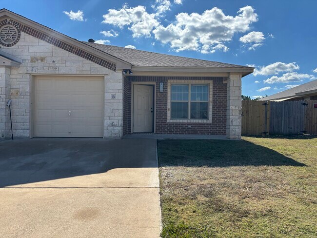 Primary Photo - 4510 Cambridge Dr