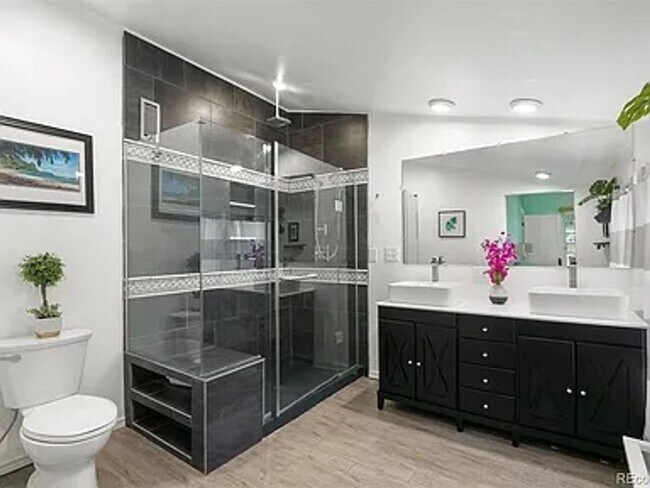 Building Photo - Charming 2 Bed 2 Bath house with Basement flex room in the heart of Englewood!