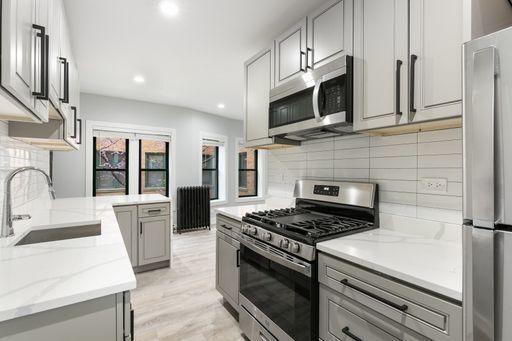 Building Photo - 7736 N Eastlake Terrace