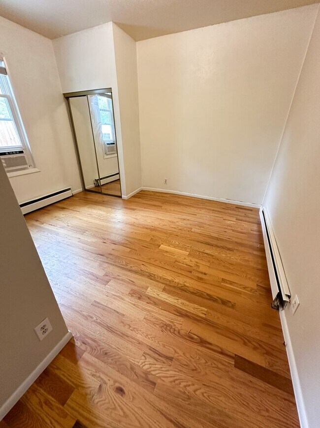Building Photo - Adorable Sloan's Half Duplex