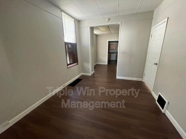 Building Photo - 132 Cunningham Ave