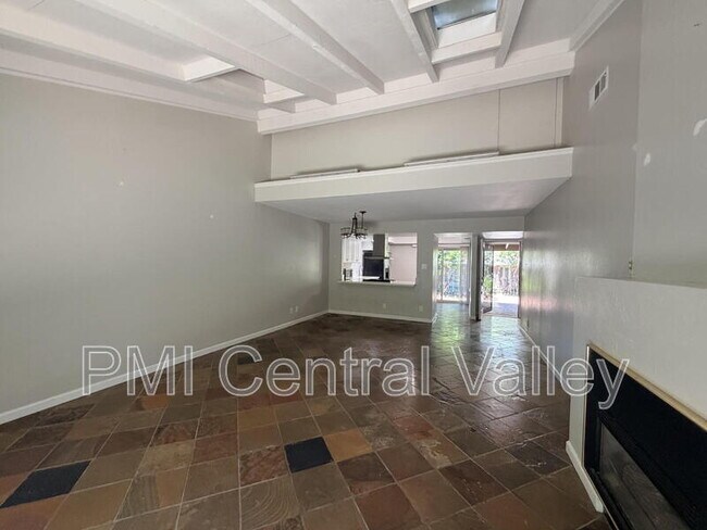 Building Photo - 3440 W Benjamin Holt Dr