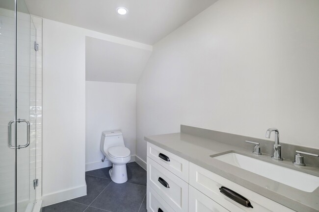 Building Photo - 4715 McKinney St