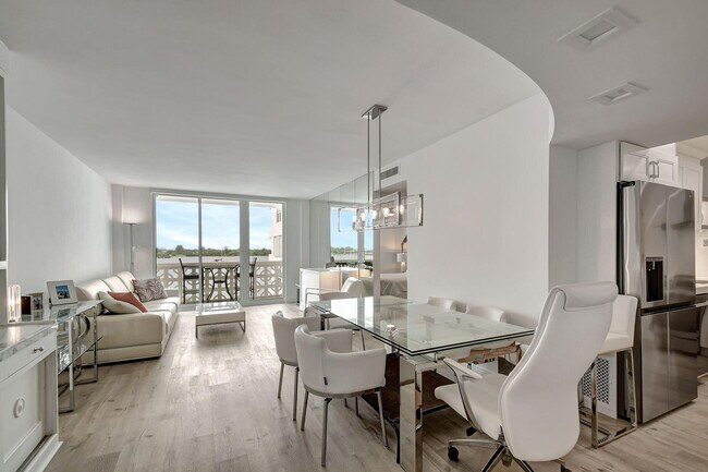 Building Photo - 2840 S Ocean Blvd