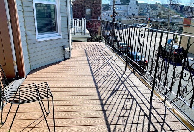 Building Photo - 98 Bristol Rd