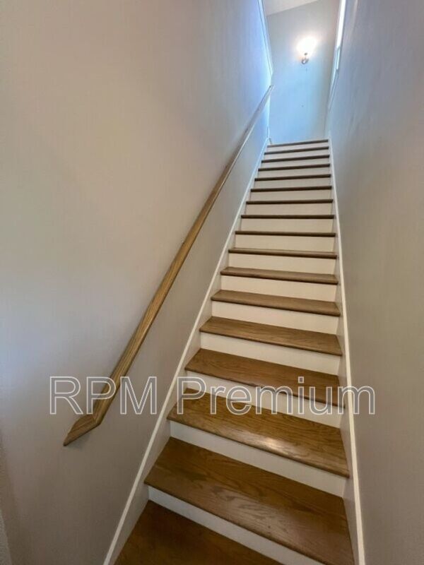 Building Photo - 1271 Rockport St