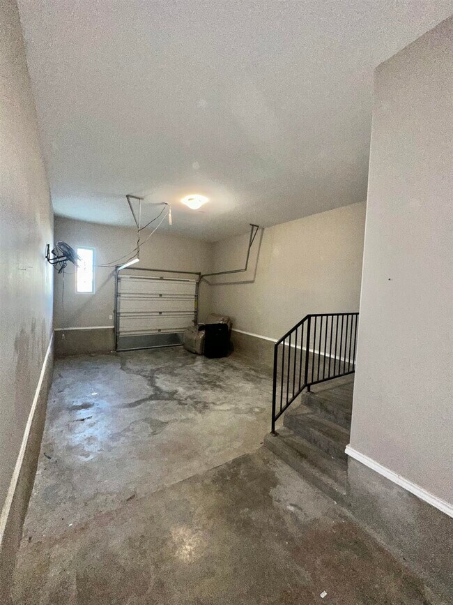Building Photo - 9970 Toinette St