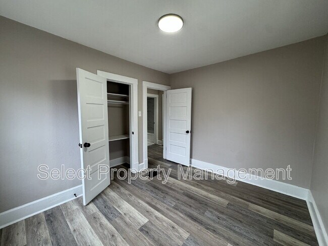 Building Photo - 2927 Hoagland Ave