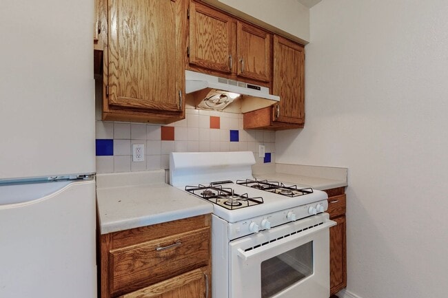 Interior Photo - 8000 Grand Avenue NE