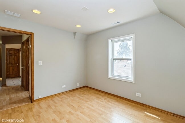 Building Photo - 4979 N Austin Ave