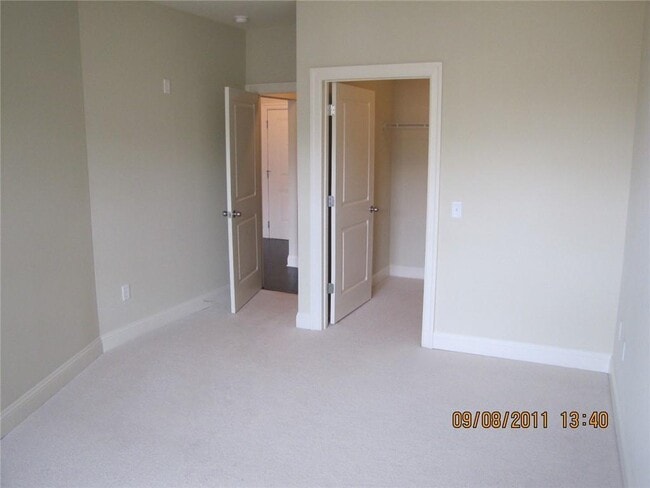 Building Photo - 901 Abernathy Rd NE