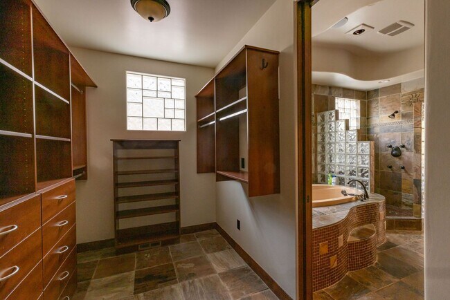 Building Photo - Furnished 3 Bedroom Entrada Home!!