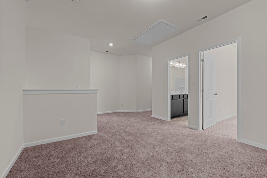 Building Photo - 827 Biltmore Dr