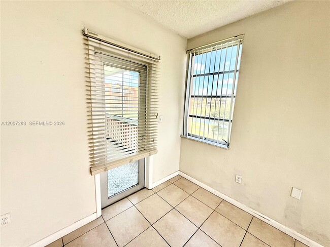 Building Photo - 1591 NE Miami Gardens Dr