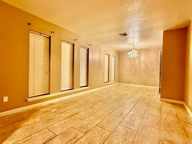 Building Photo - 9610 Crail Dr