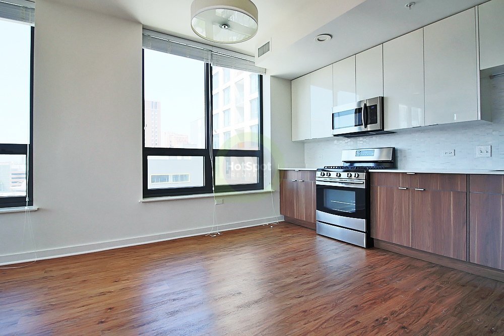 Building Photo - 688 N Wells St