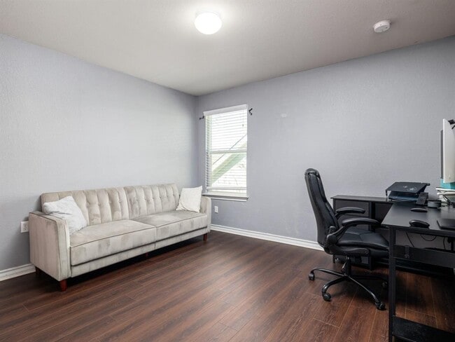 Building Photo - 1919 Rinker Ranch Dr