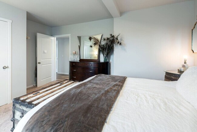 Building Photo - 624 E 32nd St