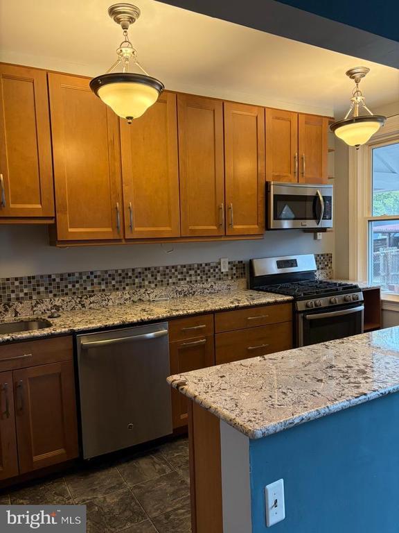 Building Photo - 223 Ingraham St NW