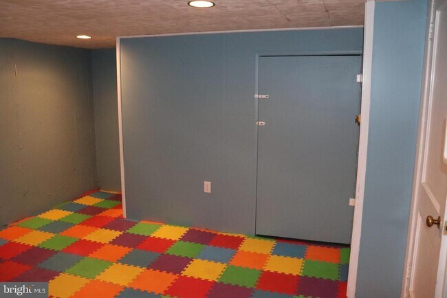 Building Photo - 317 Salaignac St