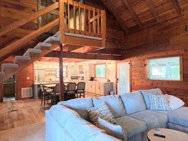 Building Photo - Cozy Coastal Retreat!