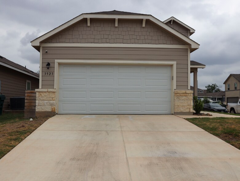 Building Photo - 3523 Rancho Grande