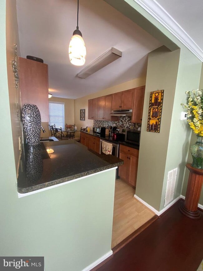 Building Photo - 8207 Stationhouse Ct