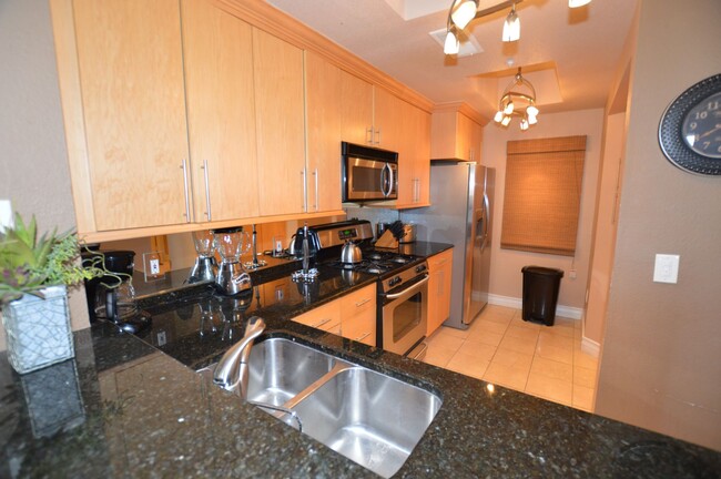 Building Photo - Meridian Luxury 2 Bd | 2 Ba Condo .