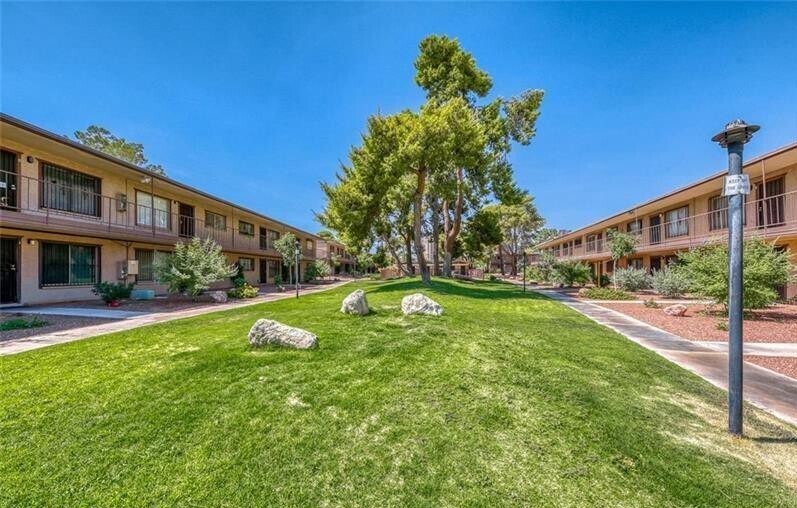 Building Photo - 565 S Royal Crest Cir