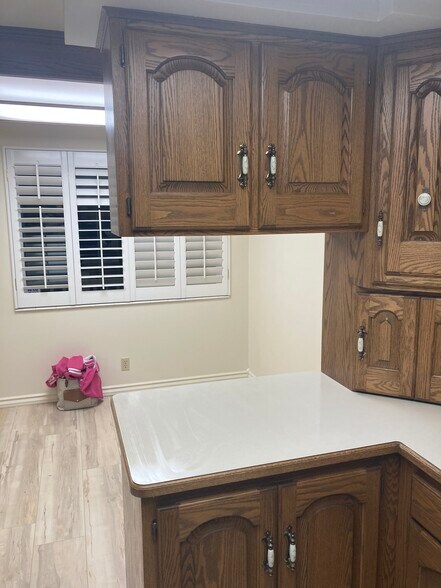 Kitchen - 615 E 250 N