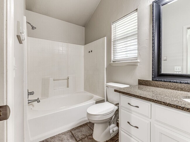 Building Photo - Charming home in North Edmond + Deer Creek Schools
