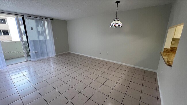 Building Photo - 10000 NW 80th Ct