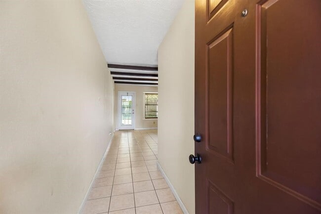 Building Photo - 9718 Shady Tree Ln