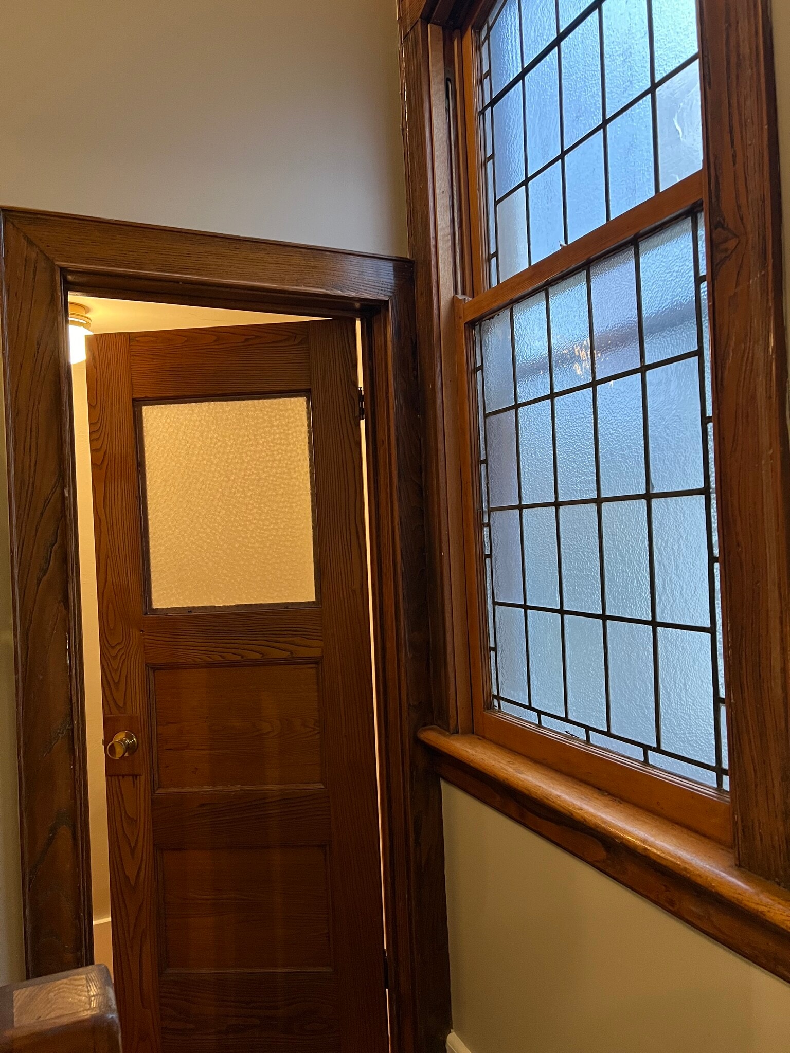Landing with coat closet - 21 Audubon St