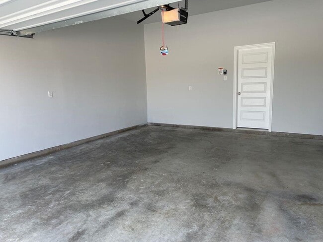 Building Photo - 24227 Cedar Colony Dr