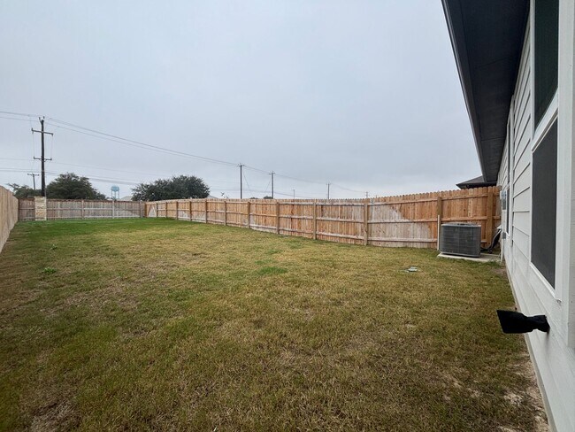 Building Photo - Want luxury living in the Far West ...Look no further...Amanda Park is it