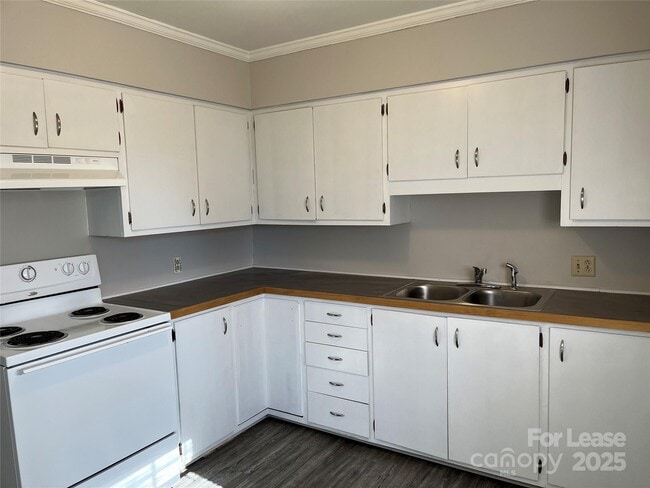 Building Photo - 600 Montgomery Ave