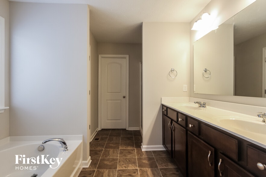 Building Photo - 5782 Open Fields Dr