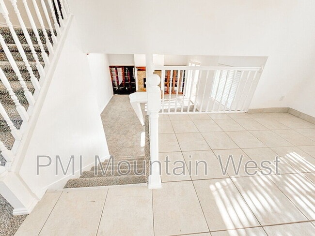 Building Photo - 36 Orchard Ln
