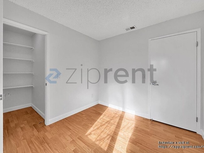 Building Photo - 320 Barbara Ln