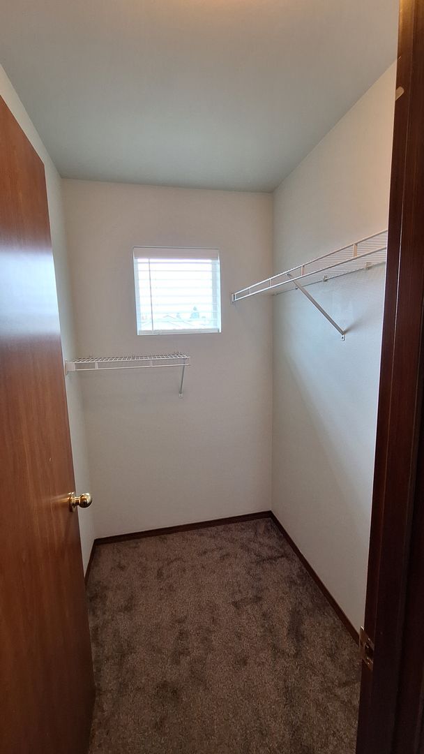 Building Photo - Just in Time for School!!! Beautifully Lan...