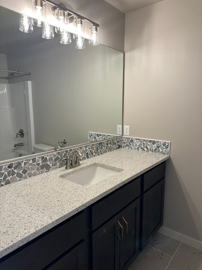 Building Photo - Newer Home in Culdesac