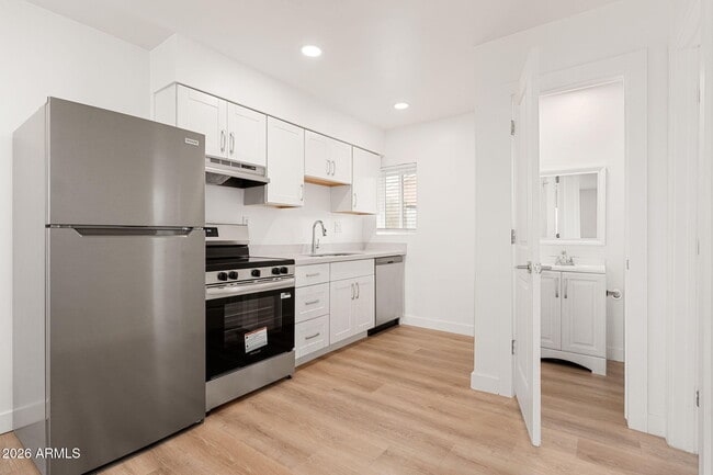 Building Photo - 1646 E McKinley St