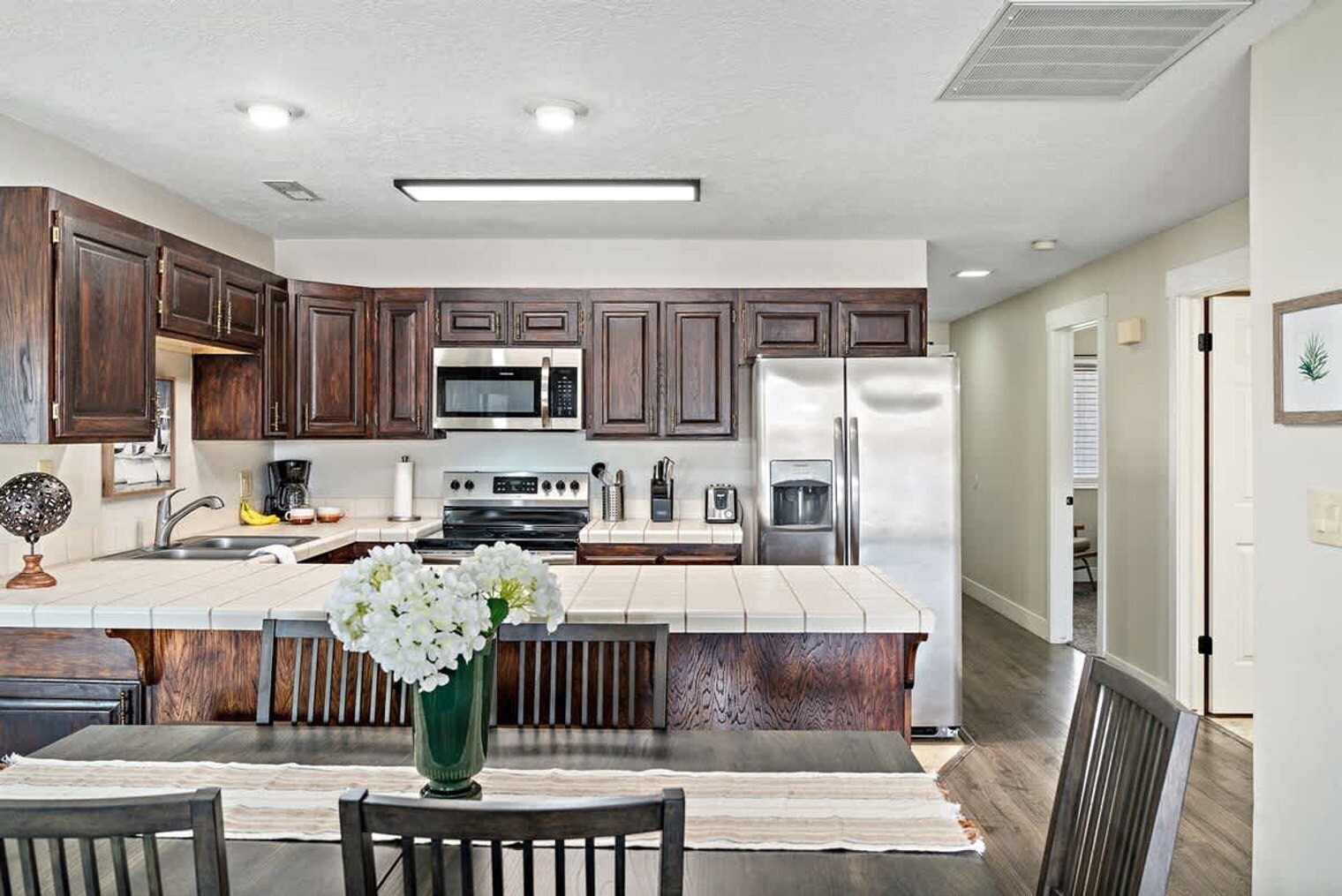 Building Photo - 1845 W Canyon View Dr