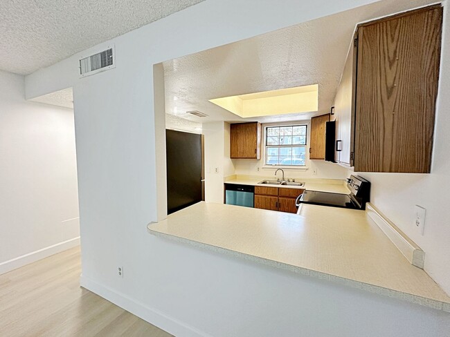 Building Photo - REMODELED 2 BEDROOM CONDO