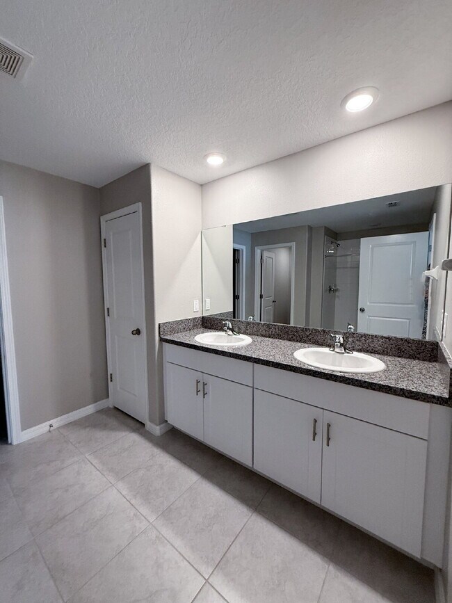 Building Photo - LIKE NEW 4-Bedroom, 2 Bath home in Triple ...
