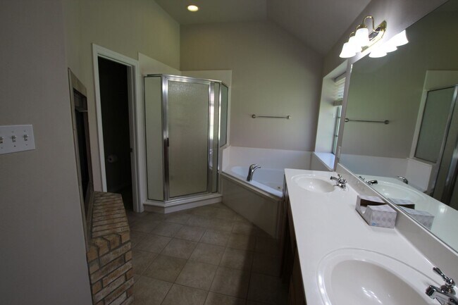 Building Photo - Coming Soon: 3 bedroom 2 bathroom home in Tyler!